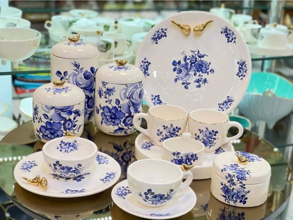 ظروف گل رز آبی