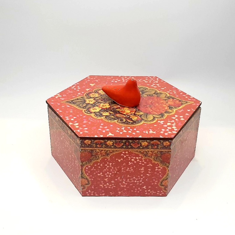شکلاتخوری دربدار چوبی با طرح سنتی ۰۱