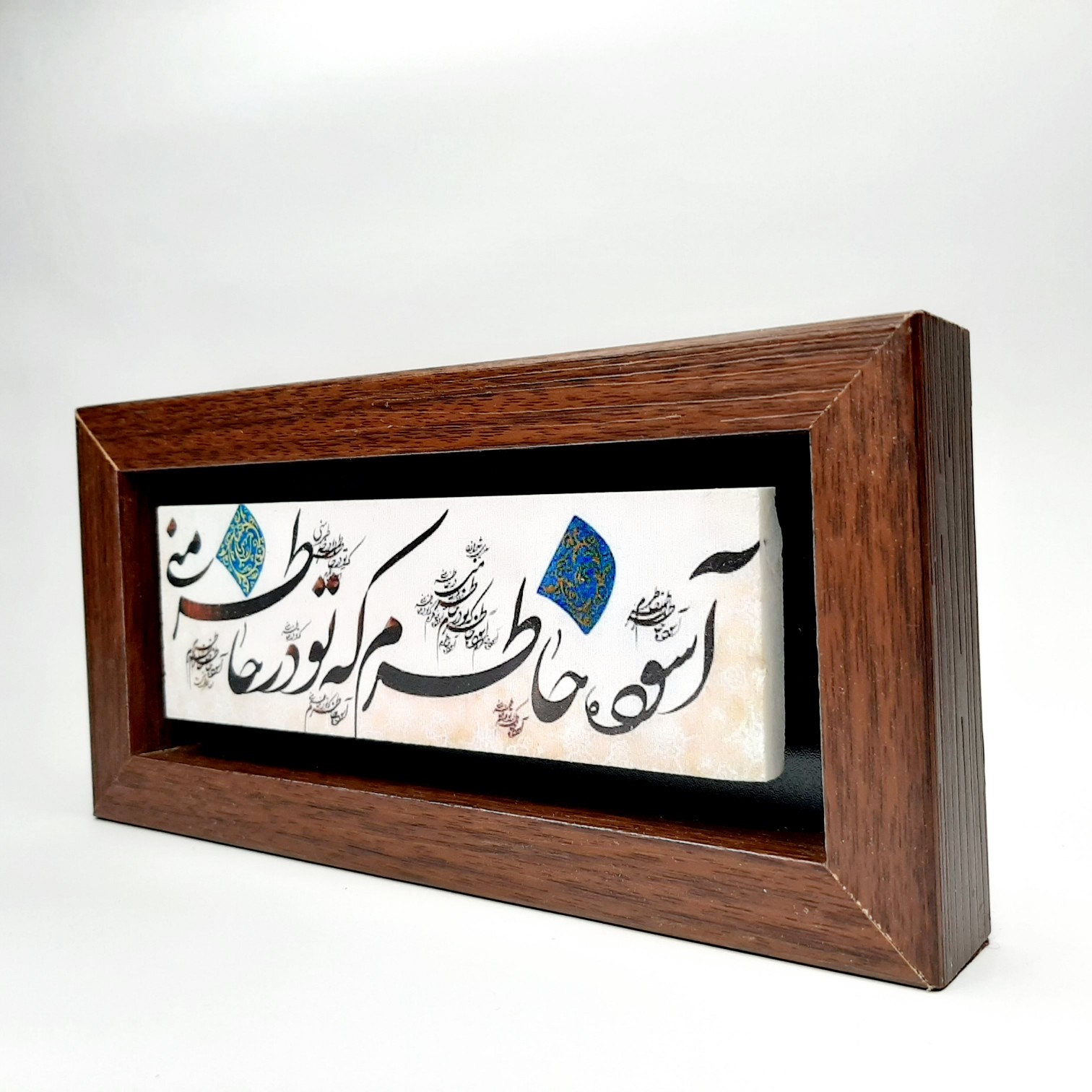 تابلو شعر نوشته روی سنگ آسوده خاطرم قاب قهوه ای